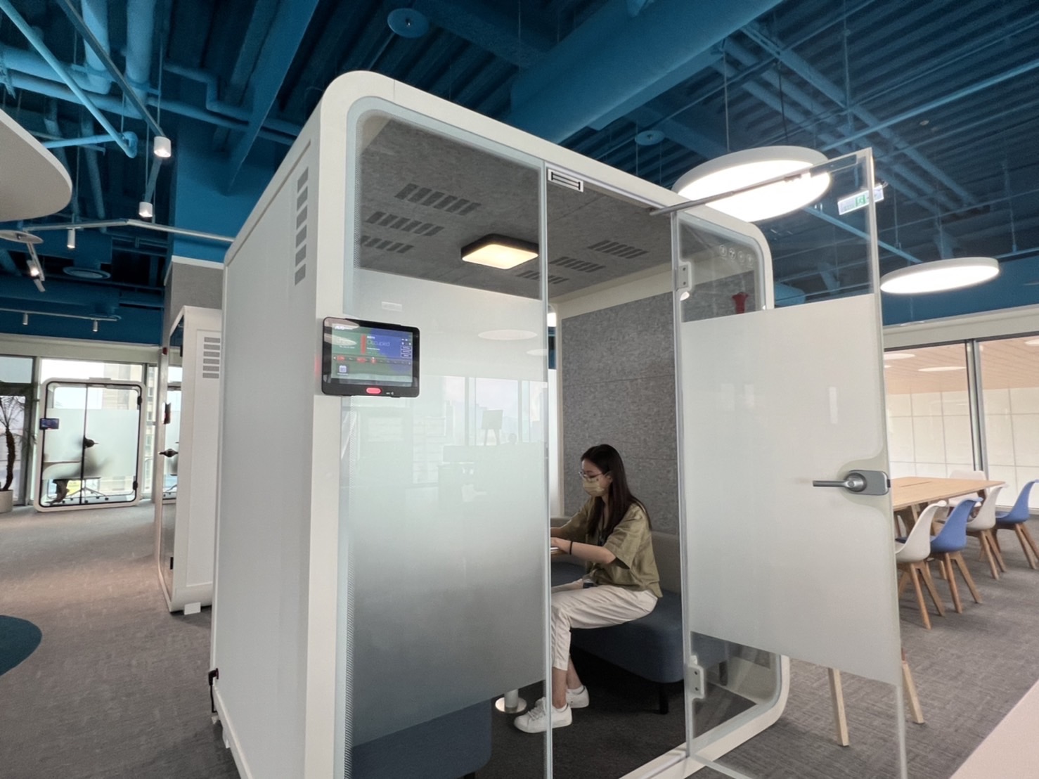 BBIN宝盈高雄據點的智慧行動辦公艙，展現BBIN宝盈在面板以外的研發應用軟實力